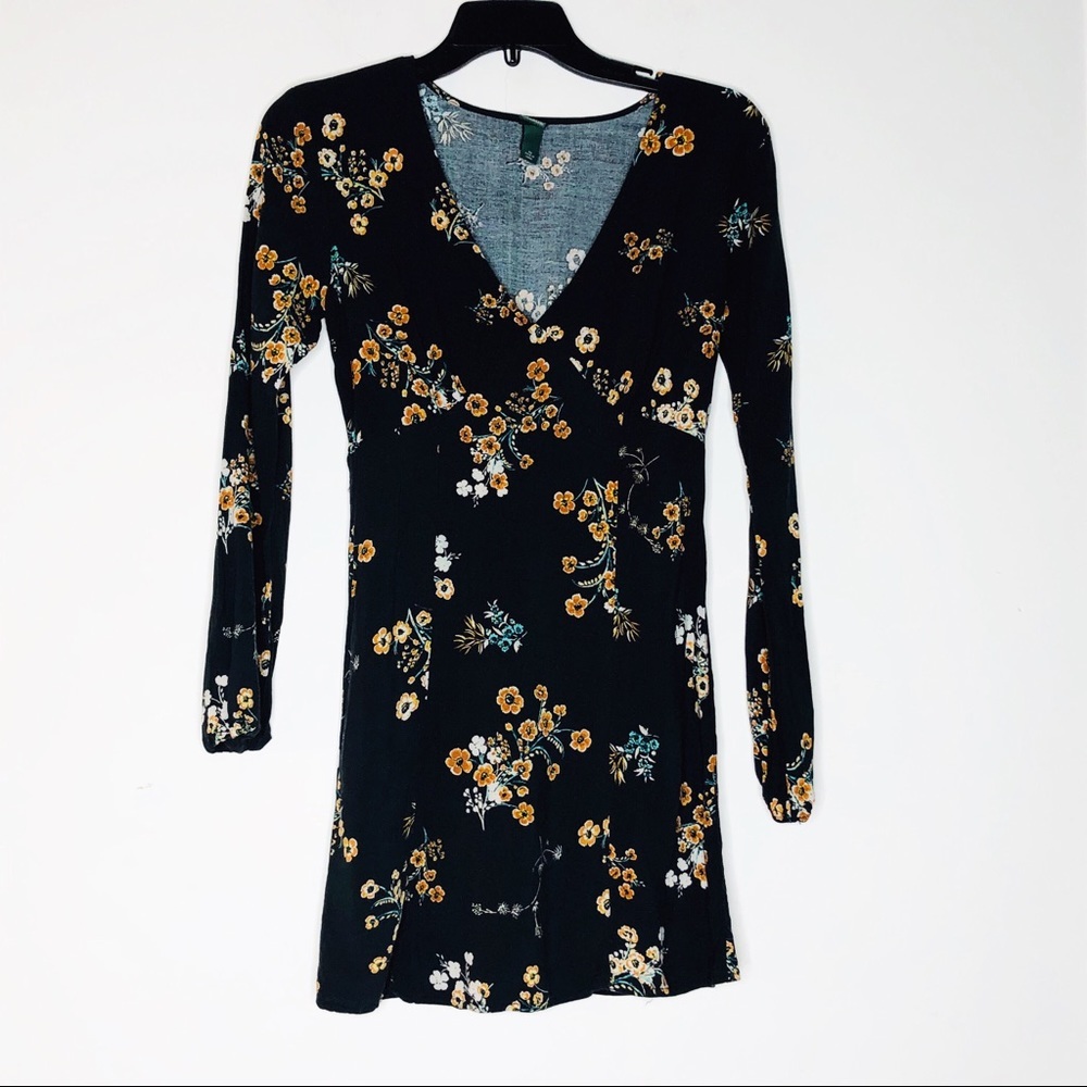 Wild FABLE floral summer mini dress. Size XS